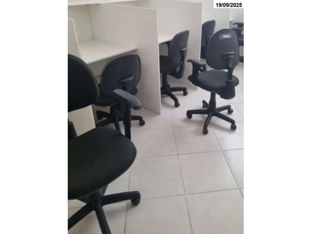 02 Cadeiras - 04 Ventiladores