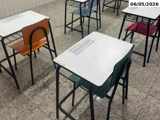 Mesinhas escolares c/ cadeiras