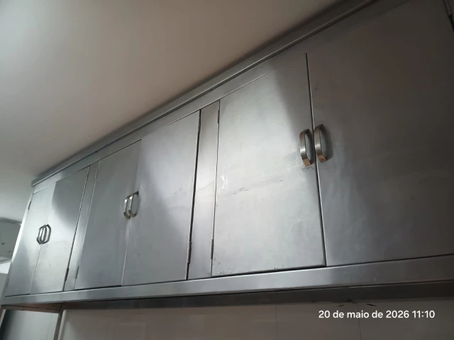 1 Balcão aéreo de inox com 6 portas