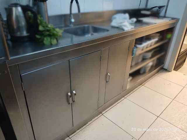 1 Balcão/bancada industrial em inox