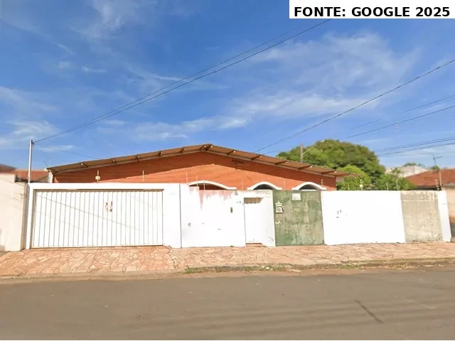 Casa c/ 210m² - Terreno c/ 565m²