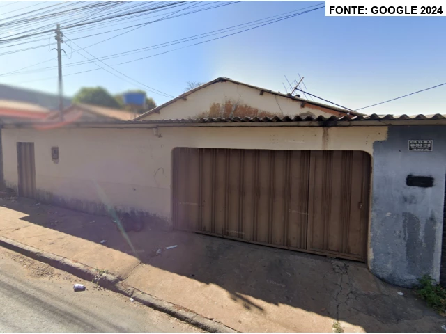 Casa c/ aprox. 200,00m²