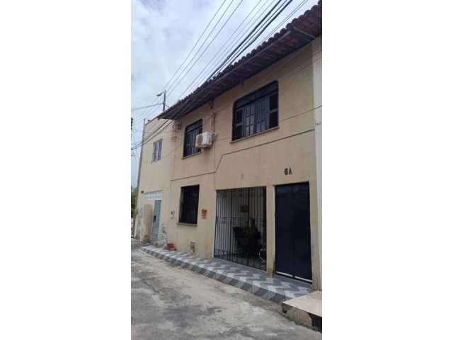 Casa c/ 30m² - Terreno c/ 110m²