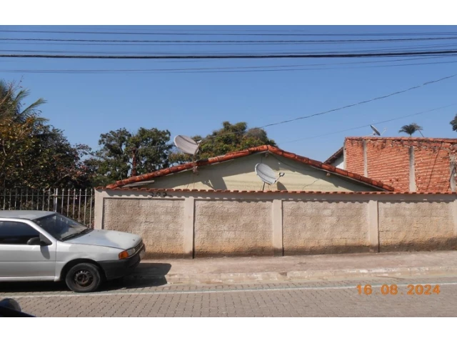 Casa c/ aprox. 97m²
